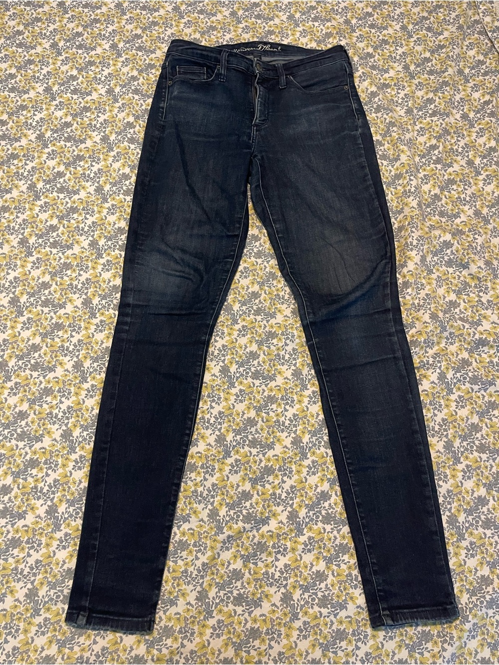 Universal Thread 6L/ 28L Dark Blue Wash Skinny Jeans high rise.